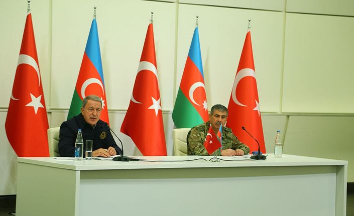 Azerbaycan Savunma Bakanı Hasanov: “Azerbaycan ordusunu, Türk Silahlı Kuvvetleri’nin modeline uygun olarak düzenliyoruz”