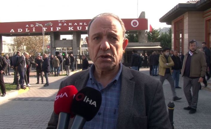 Bağcılar’da öldürülen 3 kişinin ailesinin Adli Tıp Kurumu önündeki bekleyişi sürüyor