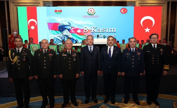 Bakan Akar TSK komuta kademesiyle Azerbaycan Büyükelçiliği’nin ’Zafer Günü’ kutlamasına katıldı