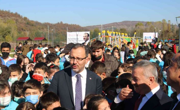 Bakan Kasapoğlu: “Sporun bir kültür olarak güçlenmesi en büyük hedeflerimizden”