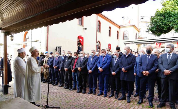 Bakan Soylu, selde kaybolanlar için kılınan gıyabi cenaze namazı namazına katıldı