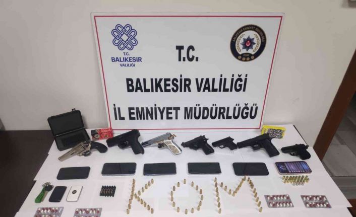 Balıkesir’de polisten 240 şahsa ’Huzur’ operasyonu