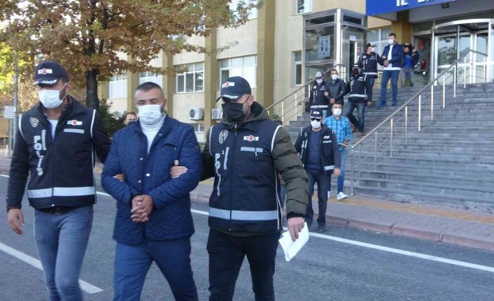 Bankaların kredi vermediği vatandaşlara yüksek faizle borç para veren 6 kişi yakalandı