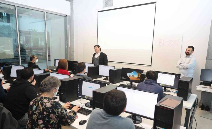 Başakşehir’de öğretmenlere teknoloji eğitimi