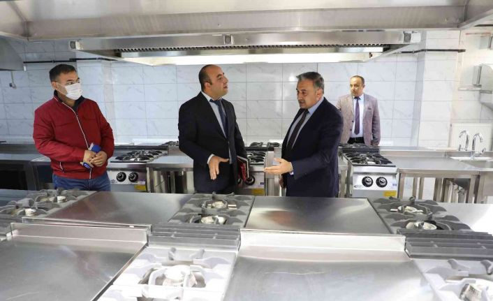 Başkan Mehmet Cabbar’dan Aşçılık Okulu’na ziyaret