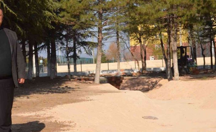 Başkan Özkan Alp, yapımı devam eden ’Millet Bahçesi’ çalışmalarını inceledi