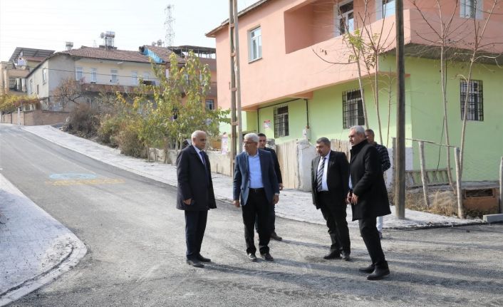 Battalgazi Belediyesi asfaltsız yol bırakmama adına kararlı ilerliyor