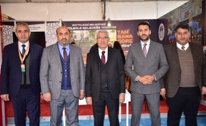Battalgazi Belediyesi’nin festivalde açtığı standa yoğun ilgi