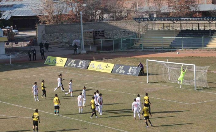 Bayburt Özel İdarespor, İnegölspor’a kendi evinde 1-0 mağlup oldu