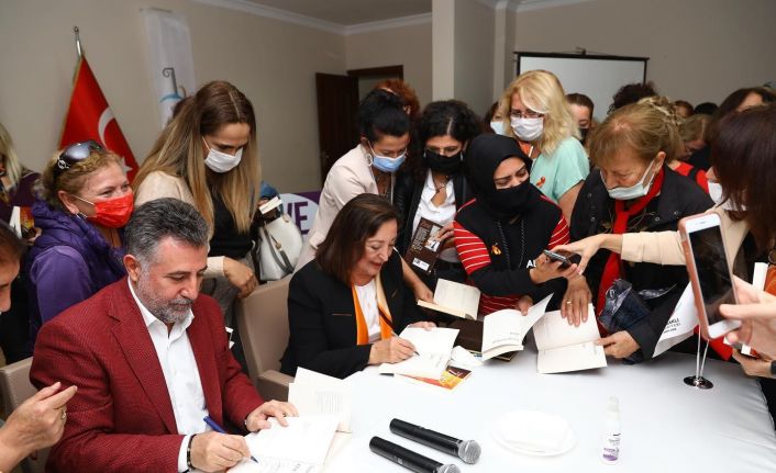 Bayraklı’da “Kadın ve Edebiyat” konulu söyleşi