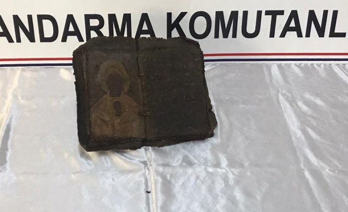 Bilecik’te yaklaşık 1700 yıllık el yazması İncil ele geçirildi