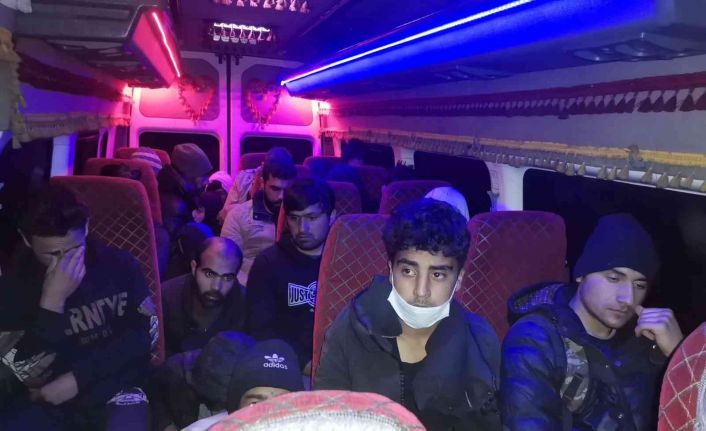 Bitlis’te 64 kaçak göçmen yakalandı