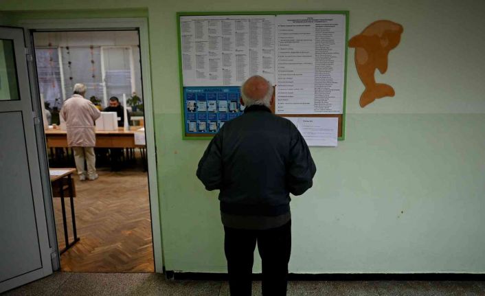 Bulgaristan’da Değişime Devam Partisi parlamento seçimlerini az farkla önde götürüyor