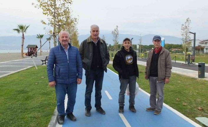 Burhaniye’de güzel havalarda sahiller doldu taştı