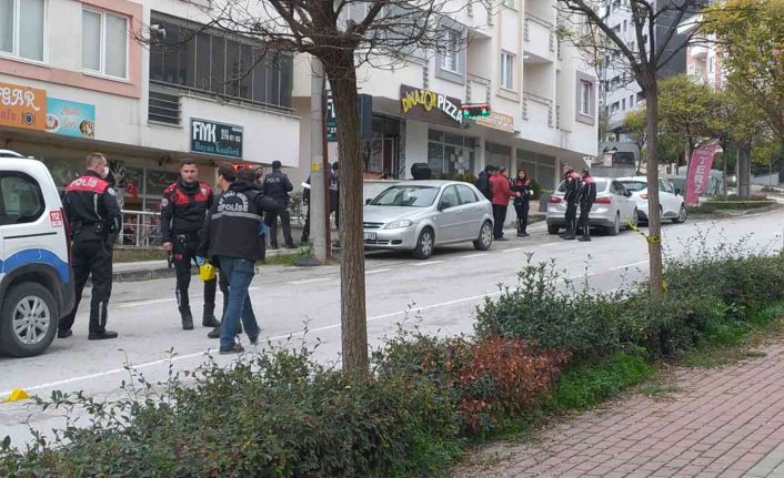 Bursa’da hırsızlık için girdiği dükkanda yakalanıp dayak yedi, arkadaşlarıyla geri gelip kurşun yağdırdı