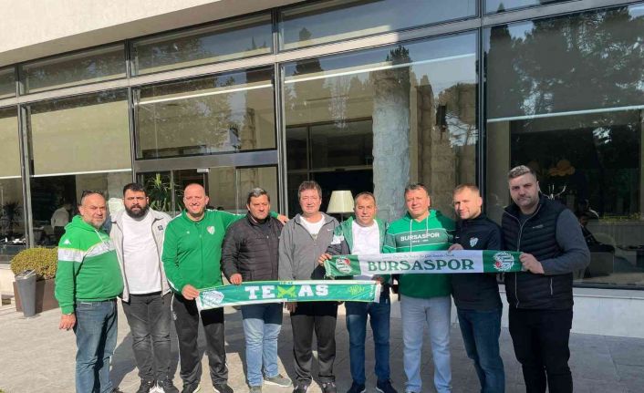 Bursasporlu taraftarlar Karadağ’da A Milli Takım’ın kamp yaptığı otele gitti