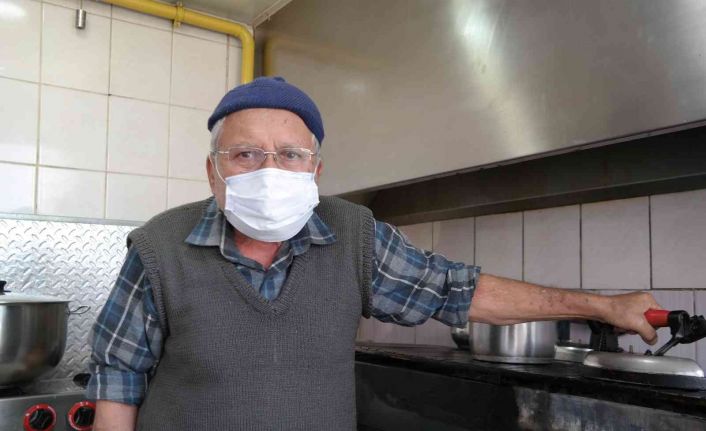 Çalışma azmiyle örnek olan 60 yıllık usta çırak yetişmemesinden yakındı