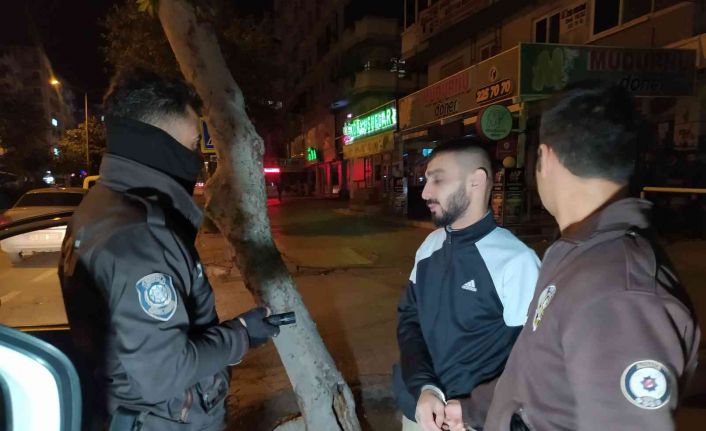 Çantasından hassas terazi ve satışa hazır halde uyuşturucu çıktı, bekçilere “Senin o zaman” diyerek kendini savundu