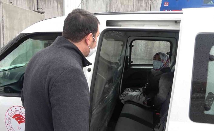 Cenaze törenine katılan korona virüslü kadın otobüste yakalandı: Karantinaya alındı