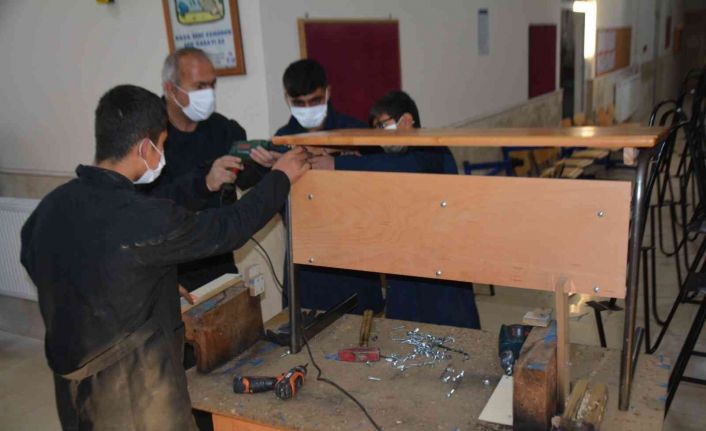 Çevre illerin sıra ve masa ihtiyacı Bitlis’teki fabrika okuldan karşılanıyor