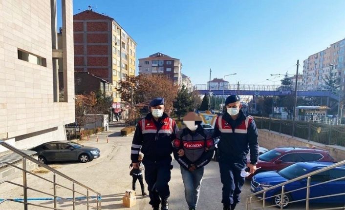 Cezaevinden çıktı, hırsızlık yaparken yakalandı