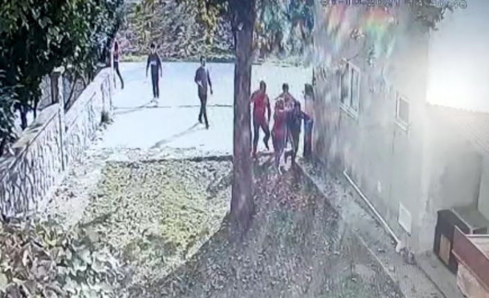 Çocukların kavgası, anne ve oğulun tekme tokat darp edilmesine sebep oldu