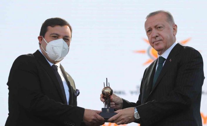 Cumhurbaşkanı Erdoğan’dan Uşak Belediye Başkanı Çakın’a ödül