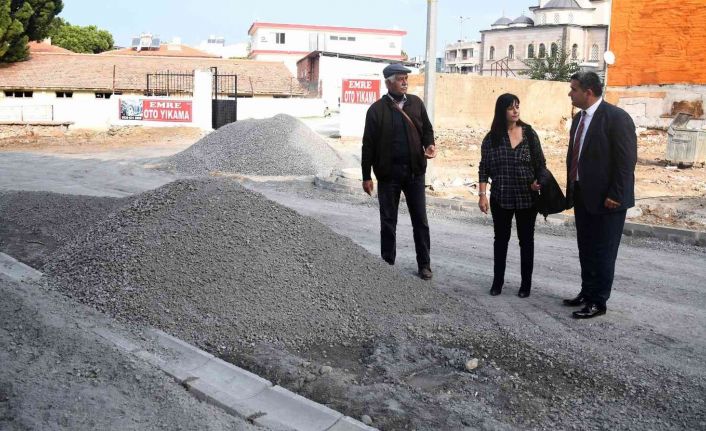Davutlar’da yol yapım çalışmaları sürüyor
