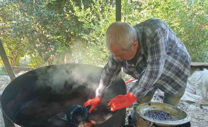 Defne yağı binbir zahmetle yapılıyor, litresi 100 ila 120 lira