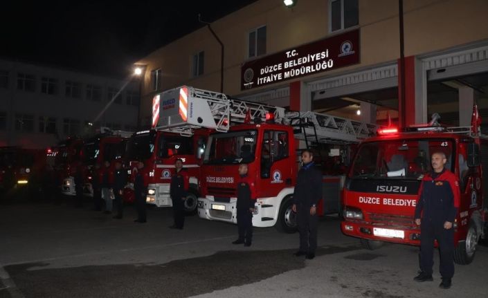 Deprem anında evinden bir anda çıkanların yardımına itfaiye koştu