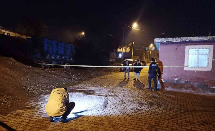 Diyarbakır’da evde alacak verecek meselesi tartışması kanlı bitti: 1 ölü, 1 ağır yaralı