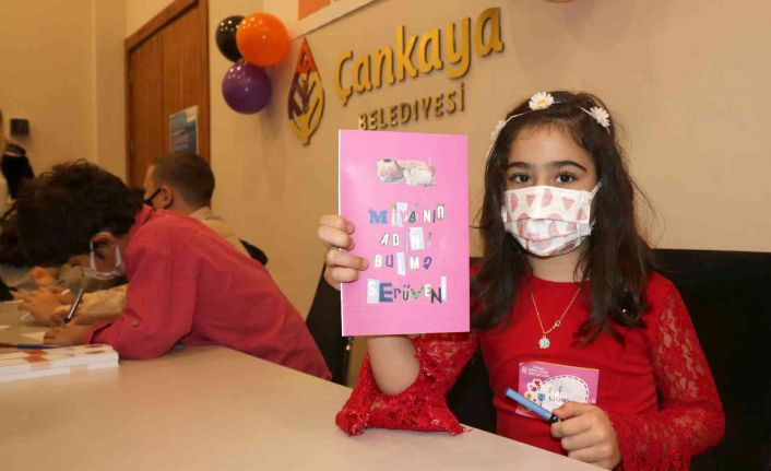 Dünya Çocuk Hakları Günü’nde çocuk yazarlar kitaplarını imzaladı