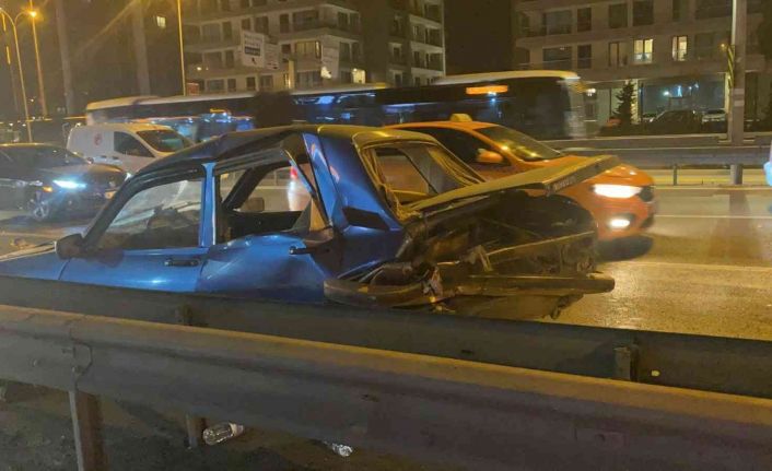 E- 5’te direksiyon hâkimiyetini kaybeden sürücü önündeki otomobile arkadan çarptı: 1 yaralı