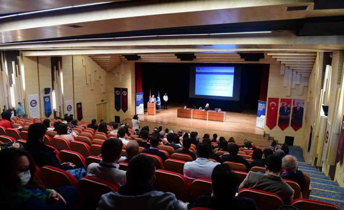 "EKON-TEK 2021" 21. Ulusal İktisat Kongresi Anadolu Üniversitesi’nin ev sahipliğinde başladı