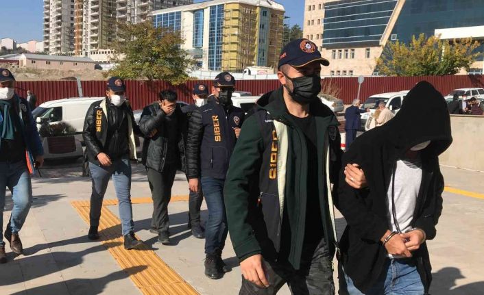 Elazığ merkezli 3 ilde kart kopyalama çetesine operasyon: 5 gözaltı