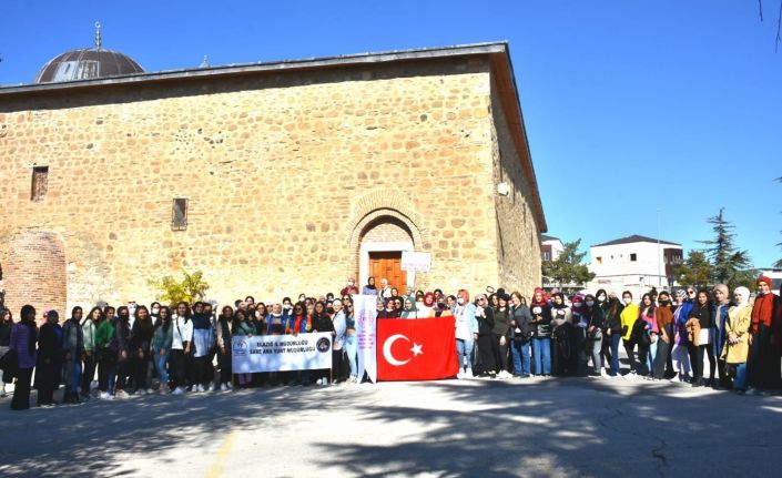 Elazığ’a ilk kez gelen öğrenciler Harput’u gezdi
