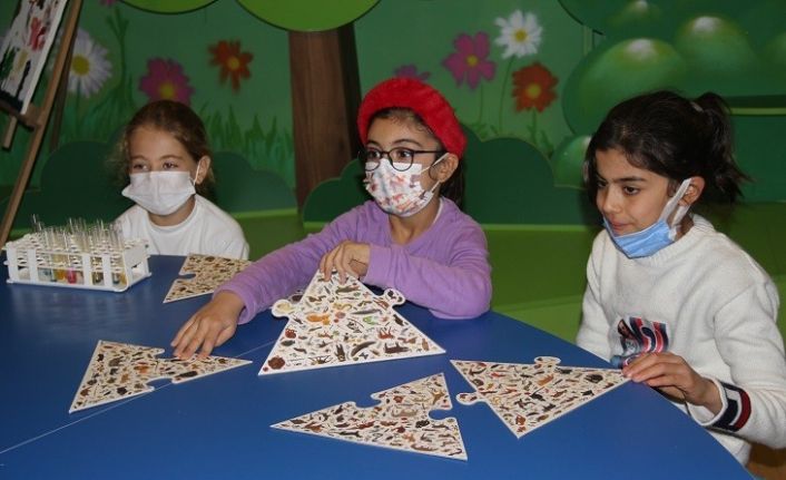 Elazığ’da bir köyde bilim ve hobi evi oluşturuldu, içerisi bilimsel materyaller ile donatıldı