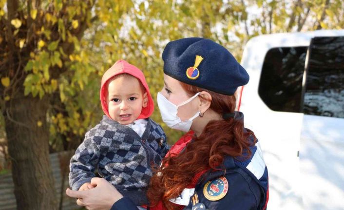 Elazığ’da jandarmadan 20 Kasım Dünya Çocuk Hakları Gününde anlamlı etkinlik