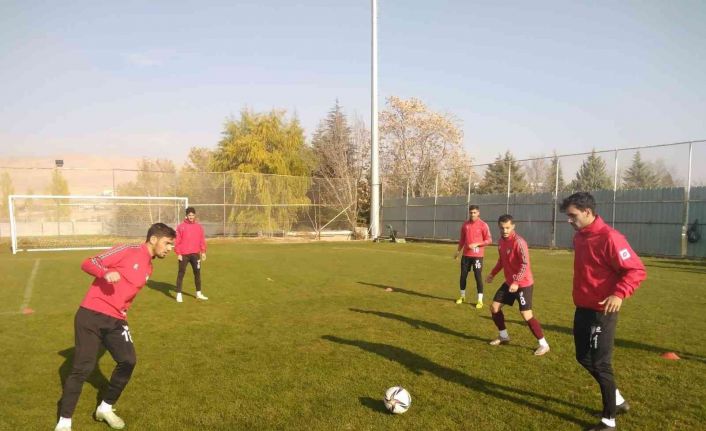 Elazığspor lider karşısında