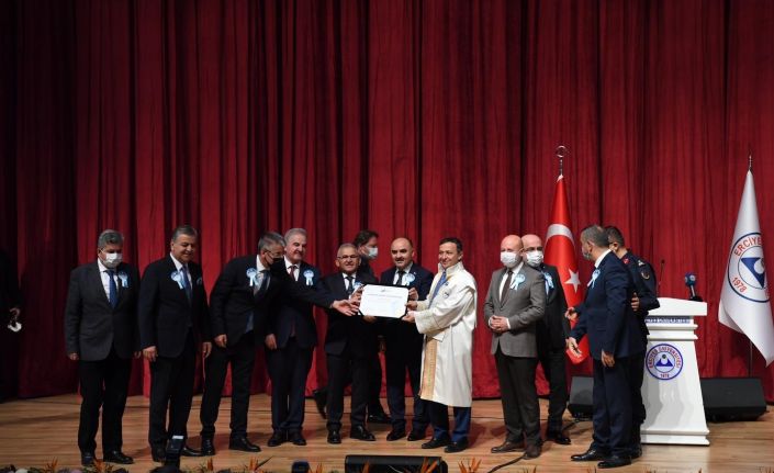 ERÜ Rektörü Prof. Dr. Çalış: "Bilimin ışığında ülkemiz ve milletimiz için var gücümüzle çalışmaya aralıksız devam edeceğiz"