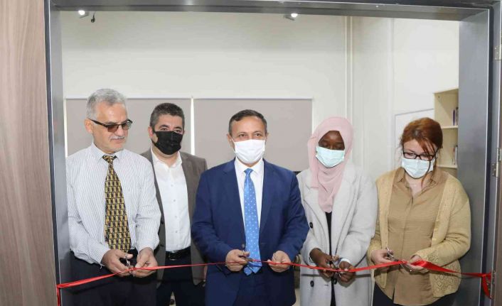 ERÜ’de Yabancı Diller Yüksekokulu’nun Yenilenen Binası ve Bilgisayar Laboratuvarı Açıldı