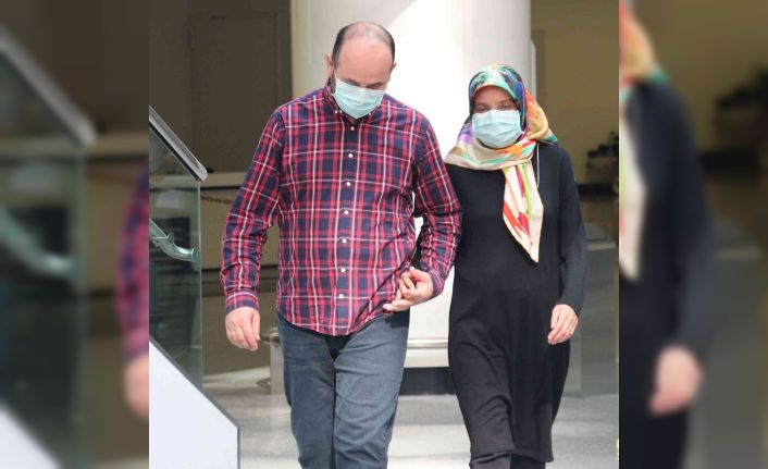 Eşine karaciğerini verebilmek için hastane koridorlarında spor yaparak 15 kilo zayıfladı