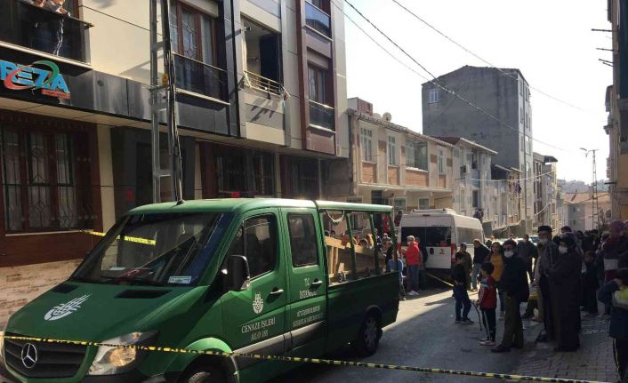 Eski eşi tarafından öldürülen kadının cenazesi Adli Tıp Kurumu’na götürüldü