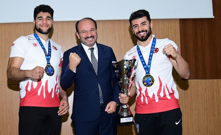 ETÜ Rektörü Prof. Dr. Çakmak başarılı sporcuları tebrik etti