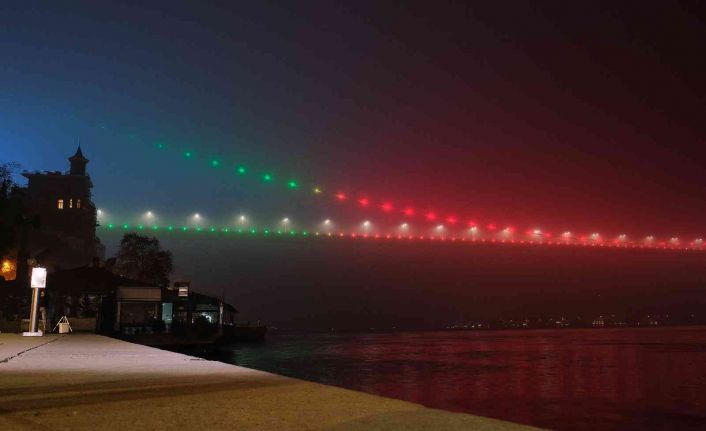 Fatih Sultan Mehmet Köprüsü, Azerbaycan bayrağı renkleri ile ışıklandırıldı