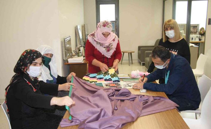 Fethi Sekin Şehir Hastanesinde açılan el sanatları kursu, vatandaşların ekmek kapısı oldu