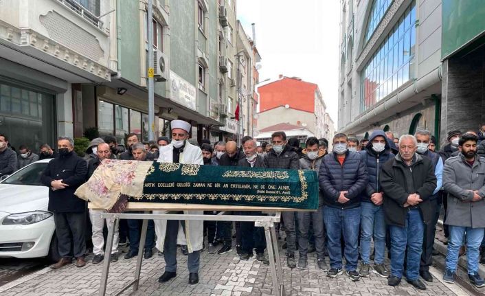 Fırtınada uçan çatıdan kızını korumak isterken hayatını kaybeden anneye ağlatan veda