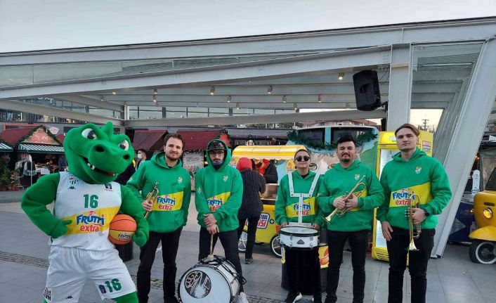 Frutti Extra Bursaspor Basketbol Takımının Genç Bando Grubu beğeni topladı