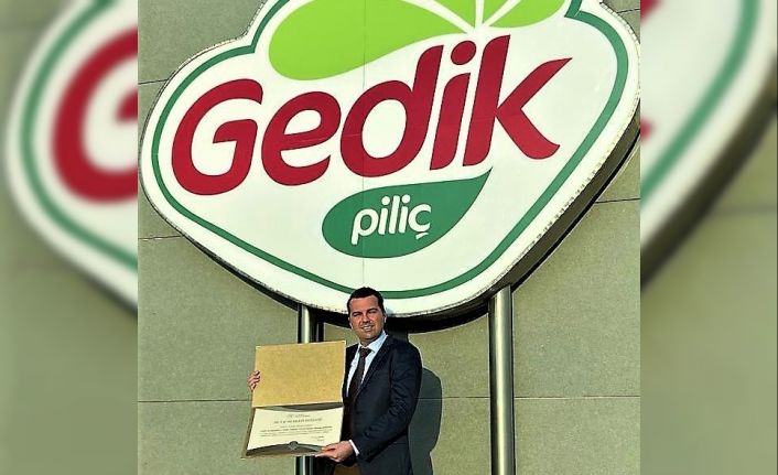 Gedik Piliç ‘Ar-Ge Merkezi’ belgesini Bakan Varank’tan aldı