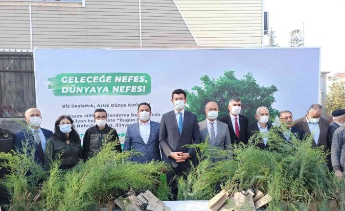 Gölbaşı’nda Orman Haftası nedeniyle fidan dağıtıldı